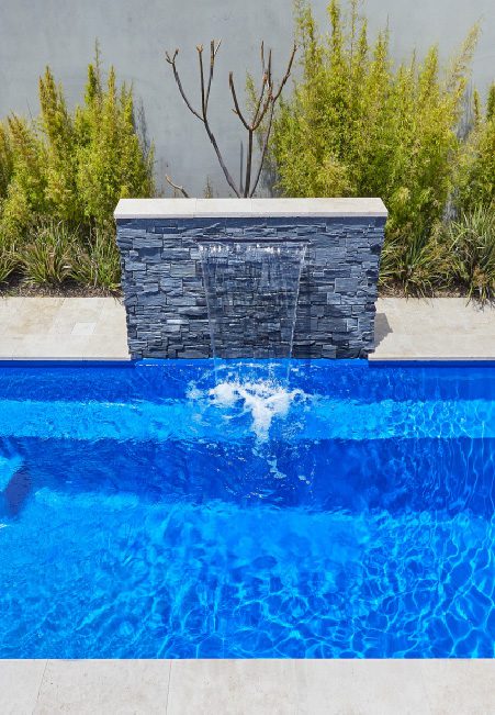 integrating water features into your fibreglass pool design blogimage2 m 1